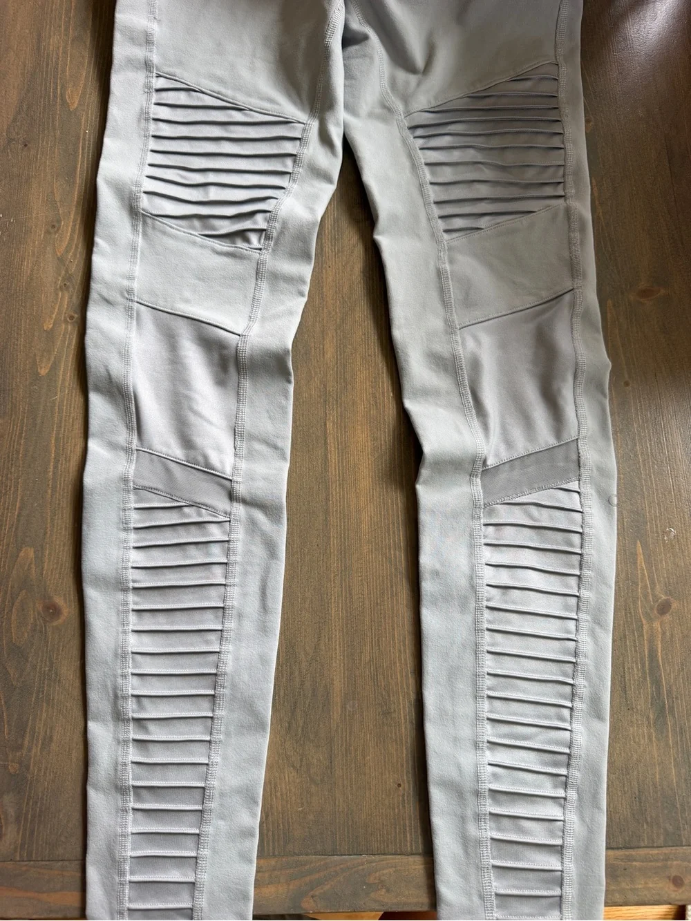 ALO Yoga Ribbed Detail High-Waist Jeggings - Light Gray